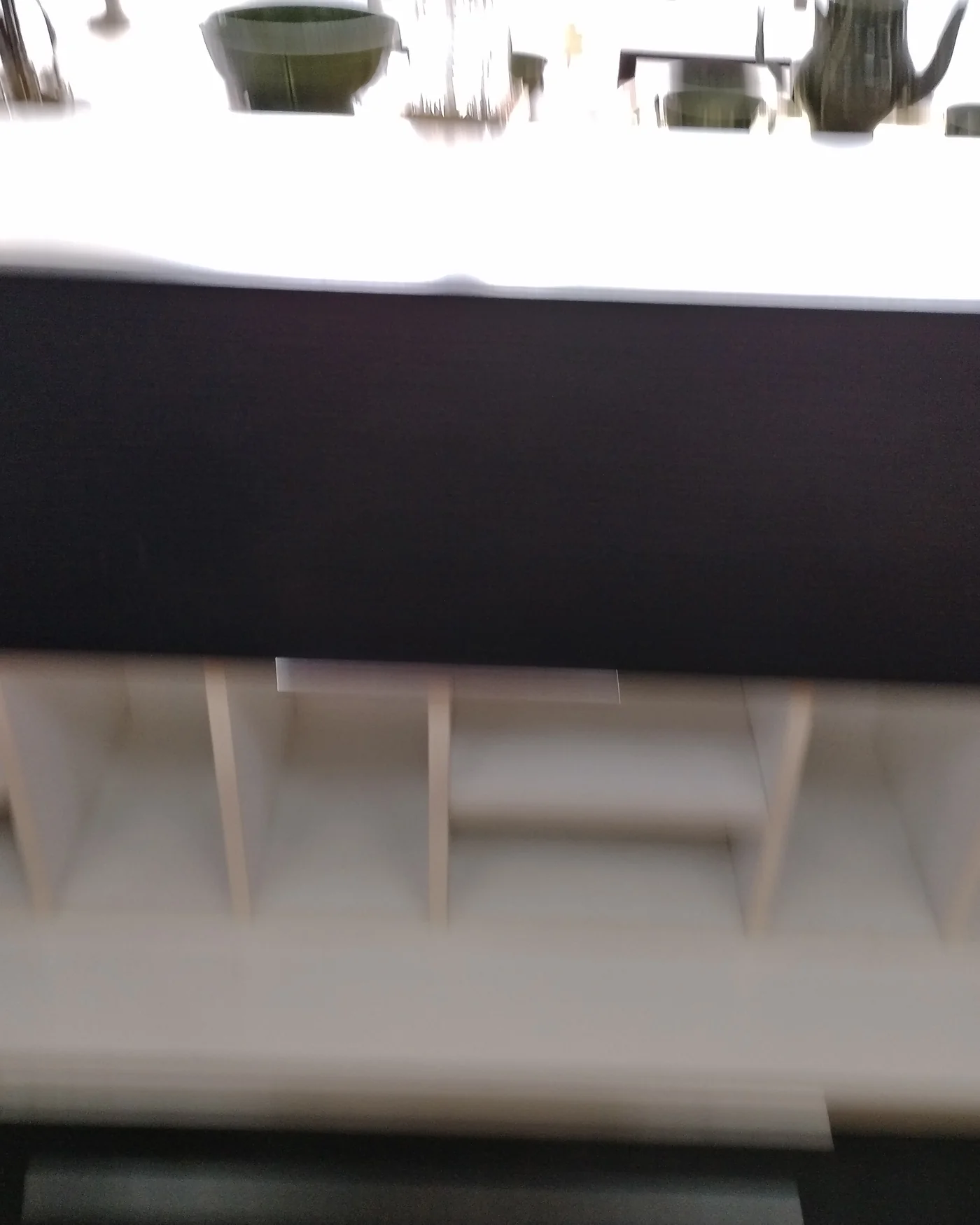 Mueble de comedor alargado negro y blanco - imagen 4