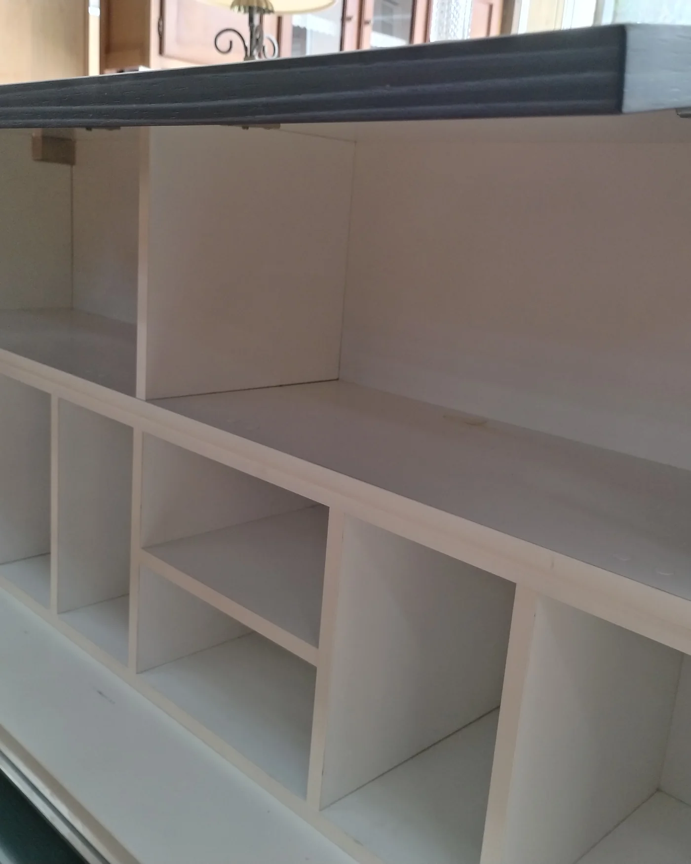 Mueble de comedor alargado negro y blanco - imagen 6