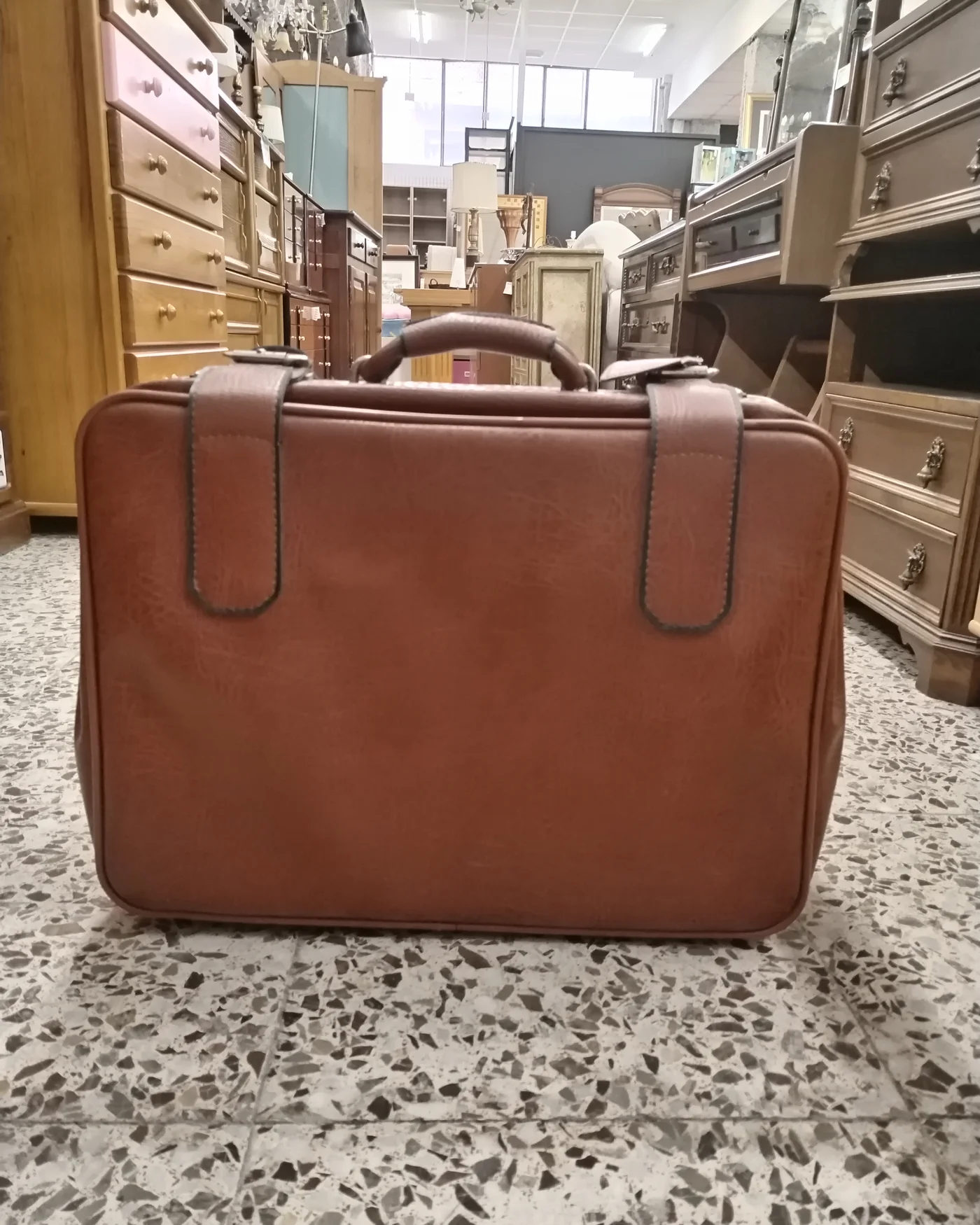 Maleta vintage de cuero marrón - imagen 1
