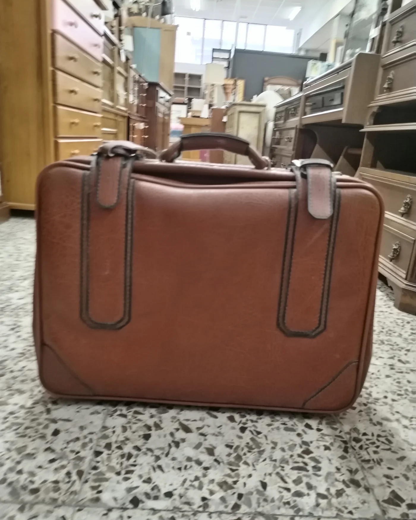 Maleta vintage de cuero marrón - imagen 2