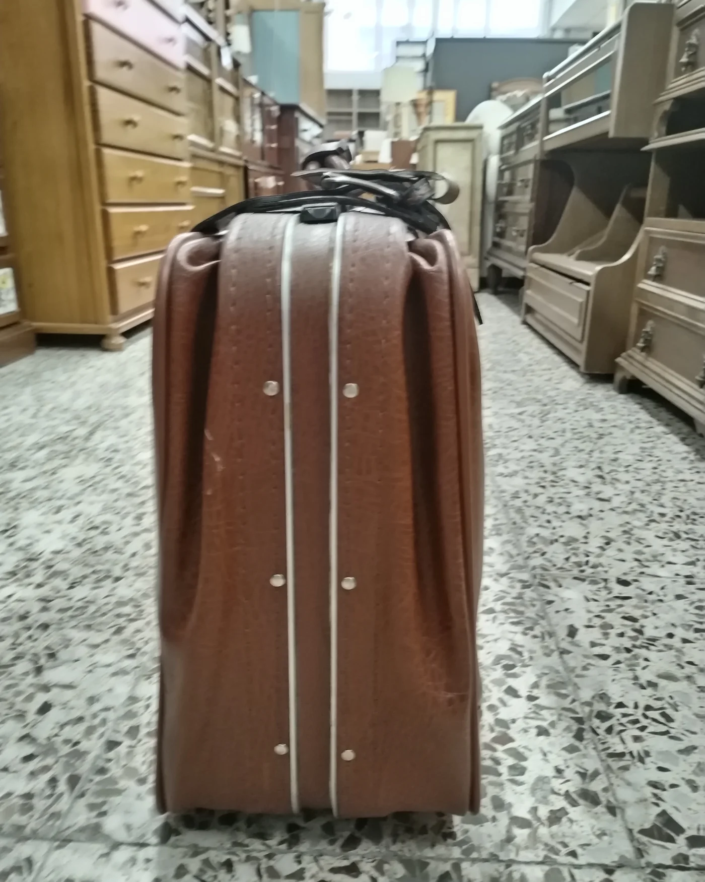 Maleta vintage de cuero marrón - imagen 4