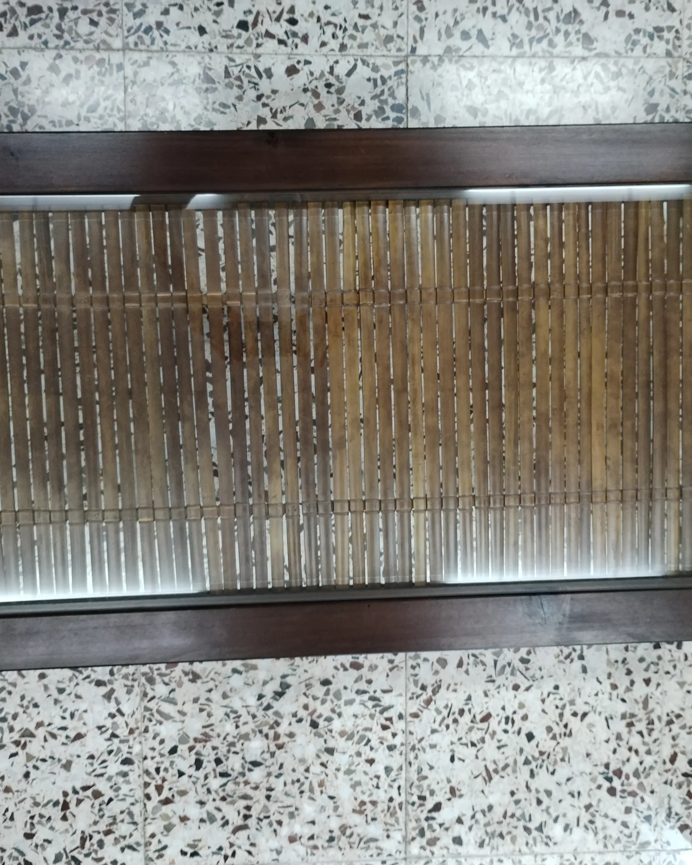 Mesa auxiliar de cristal y bambú - imagen 5