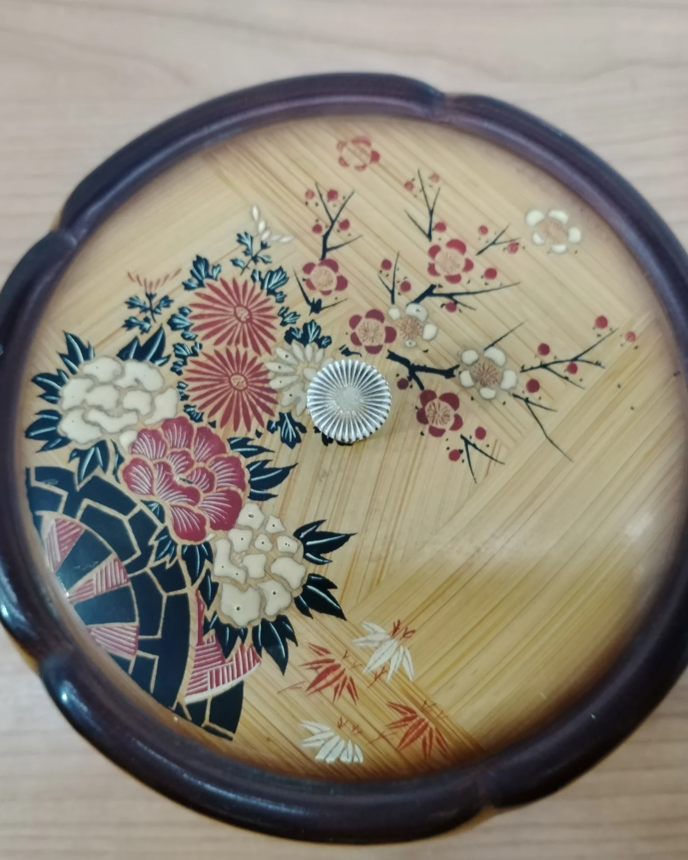 Caja de laca japonesa vintage con motivos florales - imagen 4
