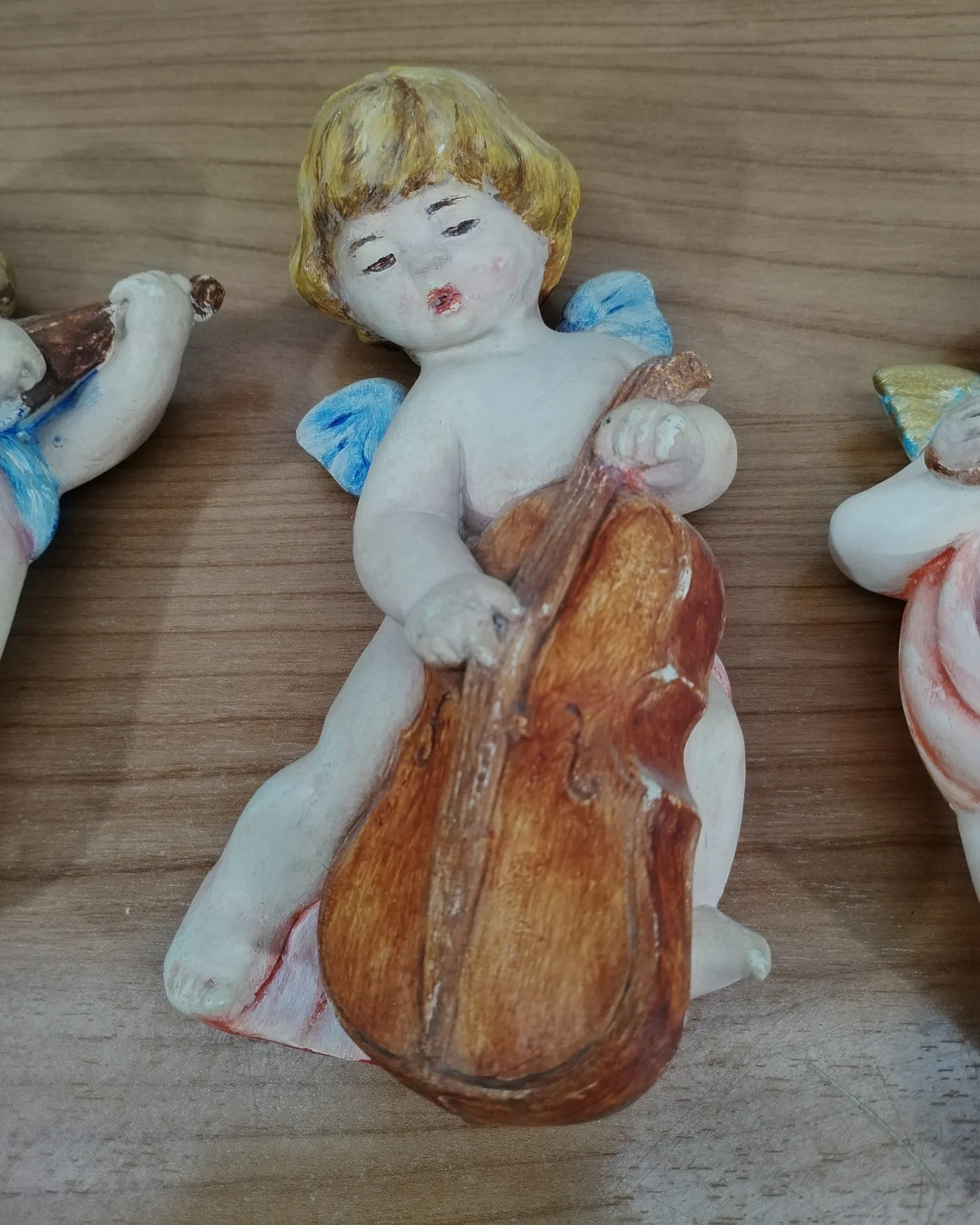 Set de 4 angelitos de escayola para colgar - imagen 3