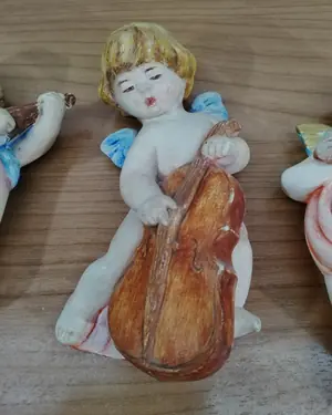 Set de 4 angelitos de escayola para colgar - miniatura 3