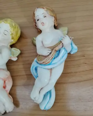 Set de 4 angelitos de escayola para colgar - miniatura 5