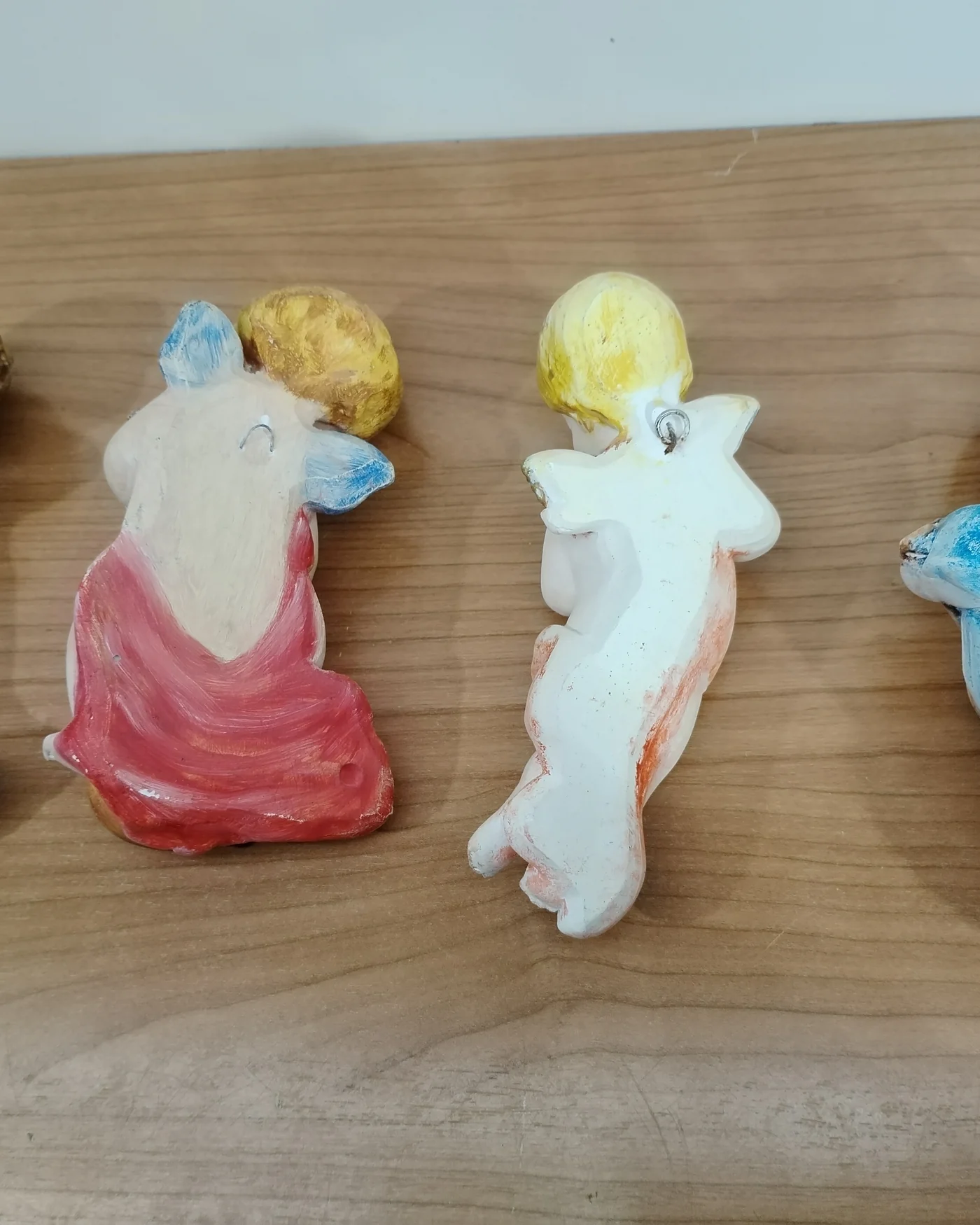 Set de 4 angelitos de escayola para colgar - imagen 6