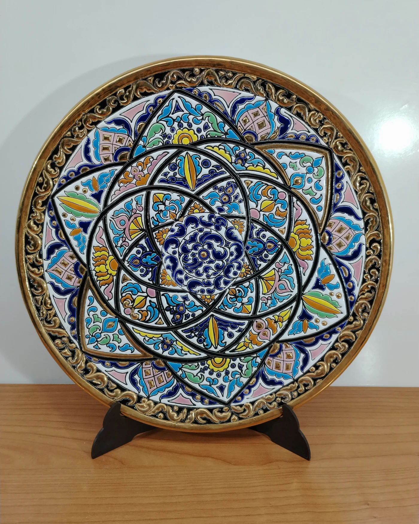 Plato decorativo de cerámica pintado a mano por Artecer-Sevilla - imagen 1