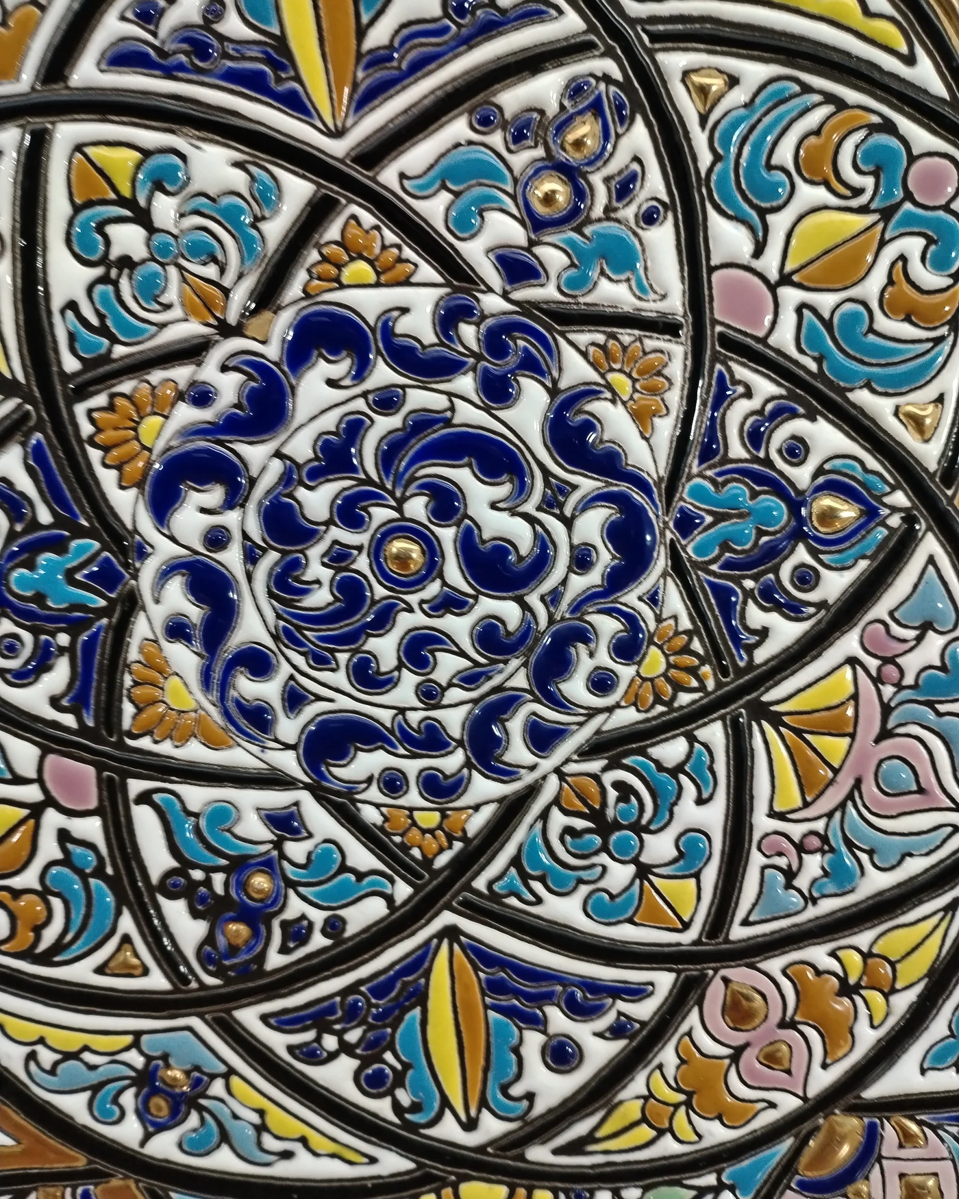 Plato decorativo de cerámica pintado a mano por Artecer-Sevilla - imagen 3