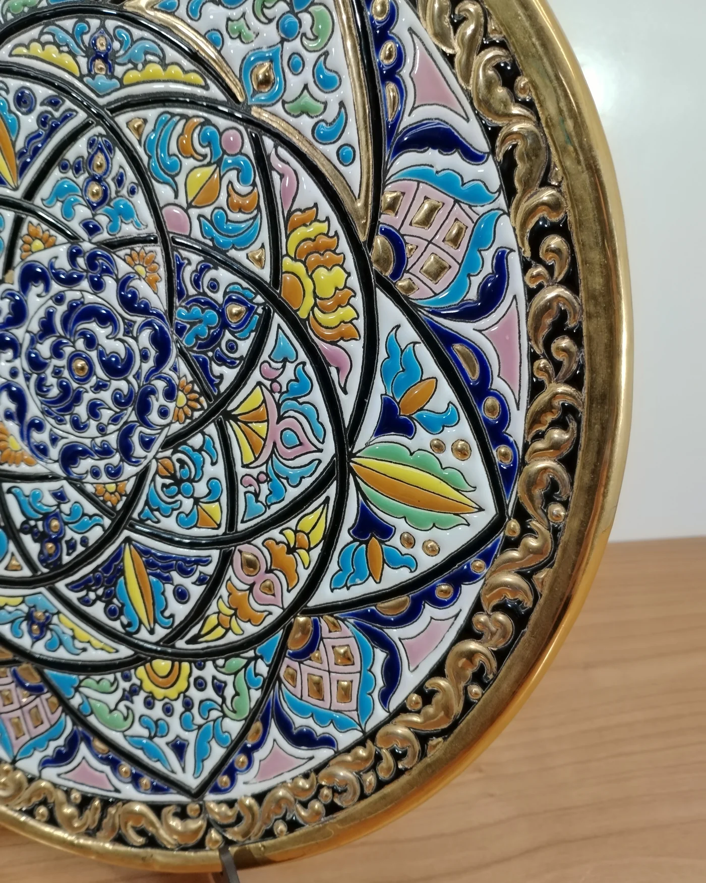 Plato decorativo de cerámica pintado a mano por Artecer-Sevilla - imagen 5