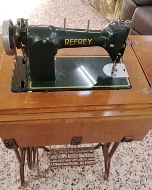 Máquina de coser Refrey con mueble original - miniatura 3