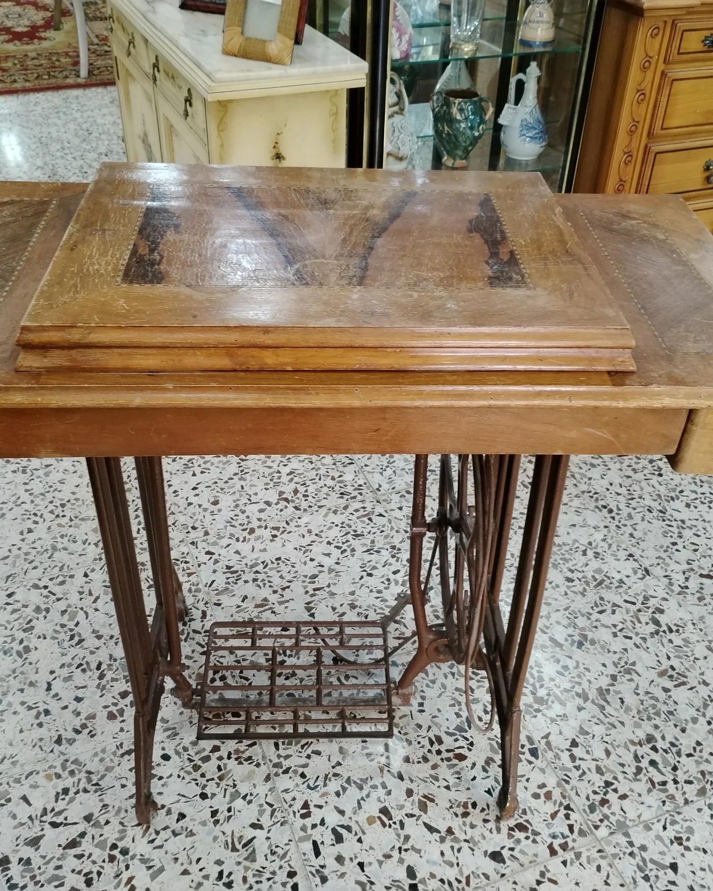 Máquina de coser Refrey con mueble original - imagen 5