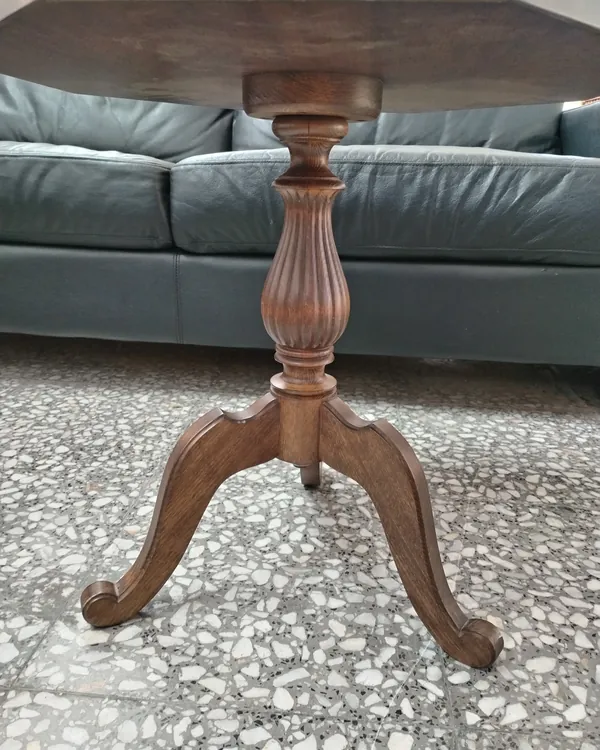 Mesa auxiliar octagonal de madera maciza