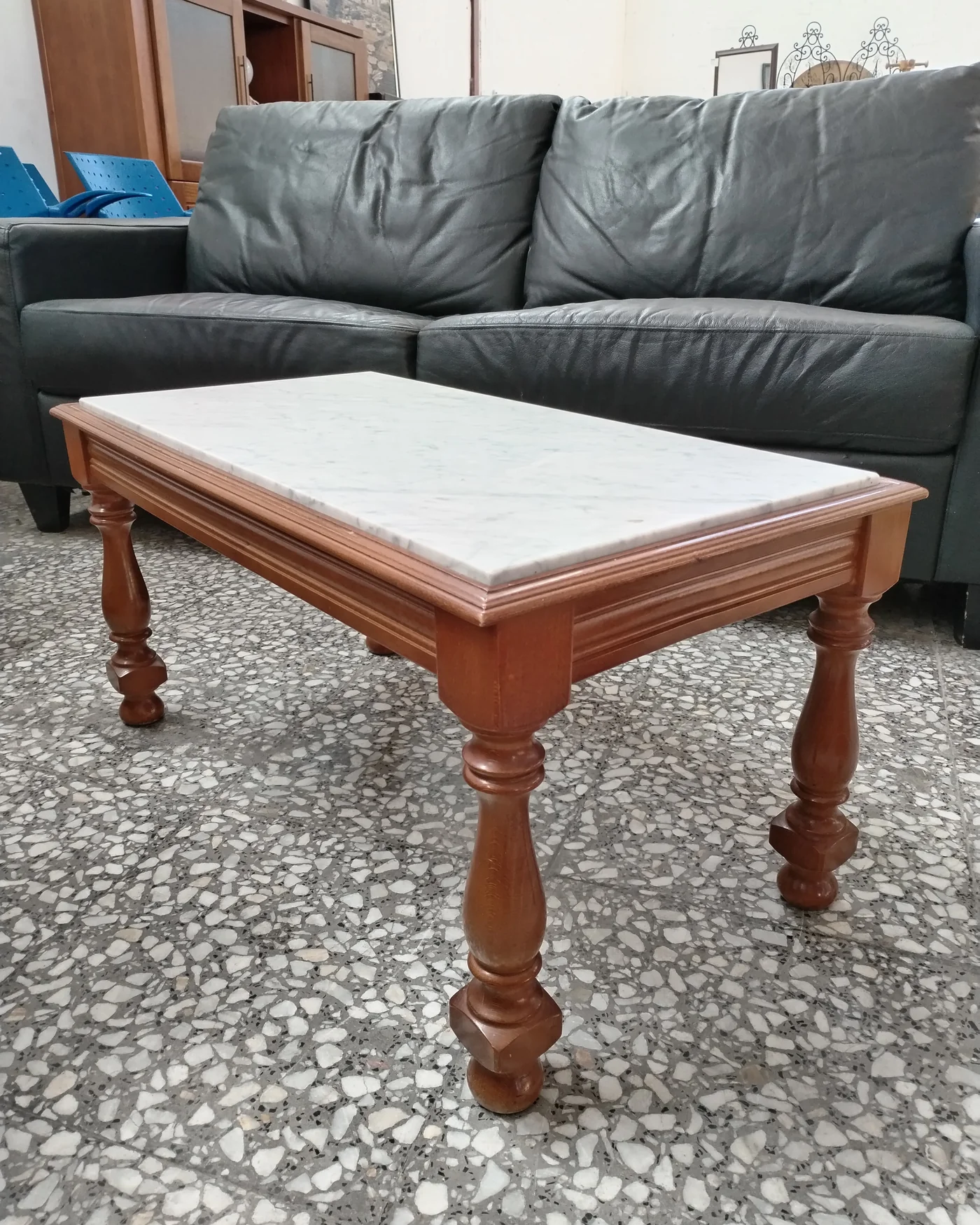 Mesa de centro de madera y mármol - imagen 2