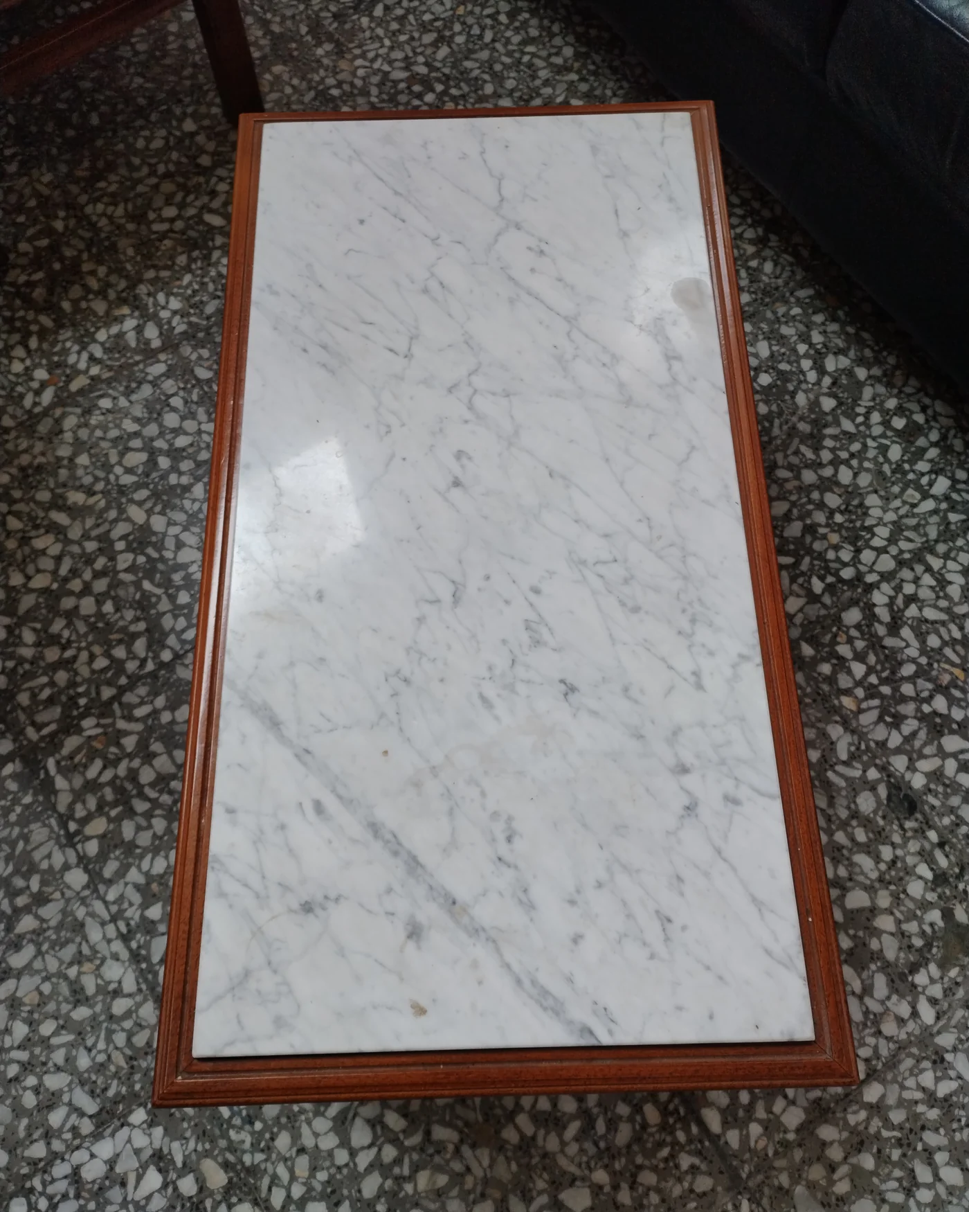 Mesa de centro de madera y mármol - imagen 3