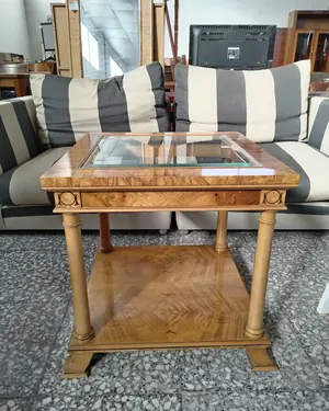Mesa auxiliar de madera con cristal - miniatura 1