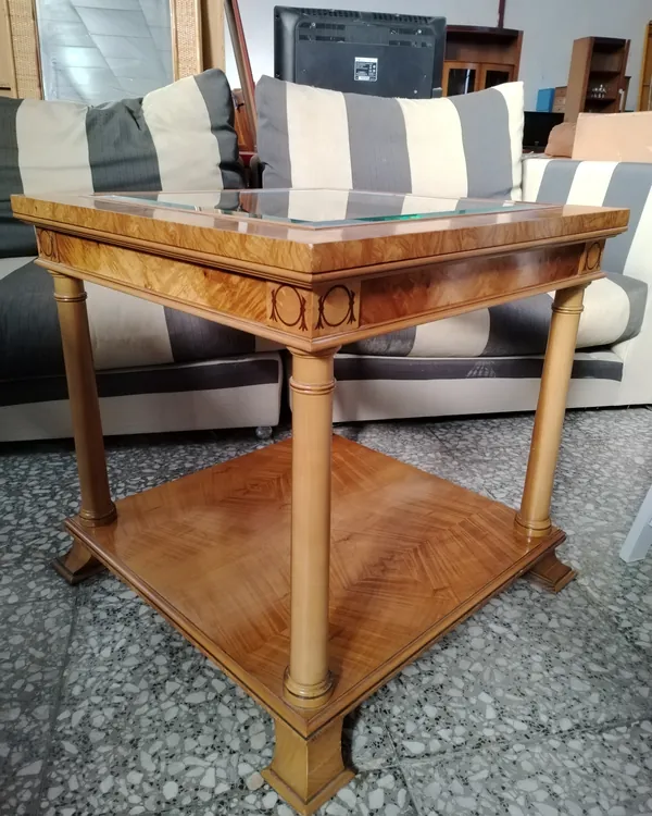 Mesa auxiliar de madera con cristal