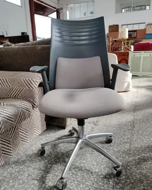 Silla de oficina ergonomica - miniatura 1