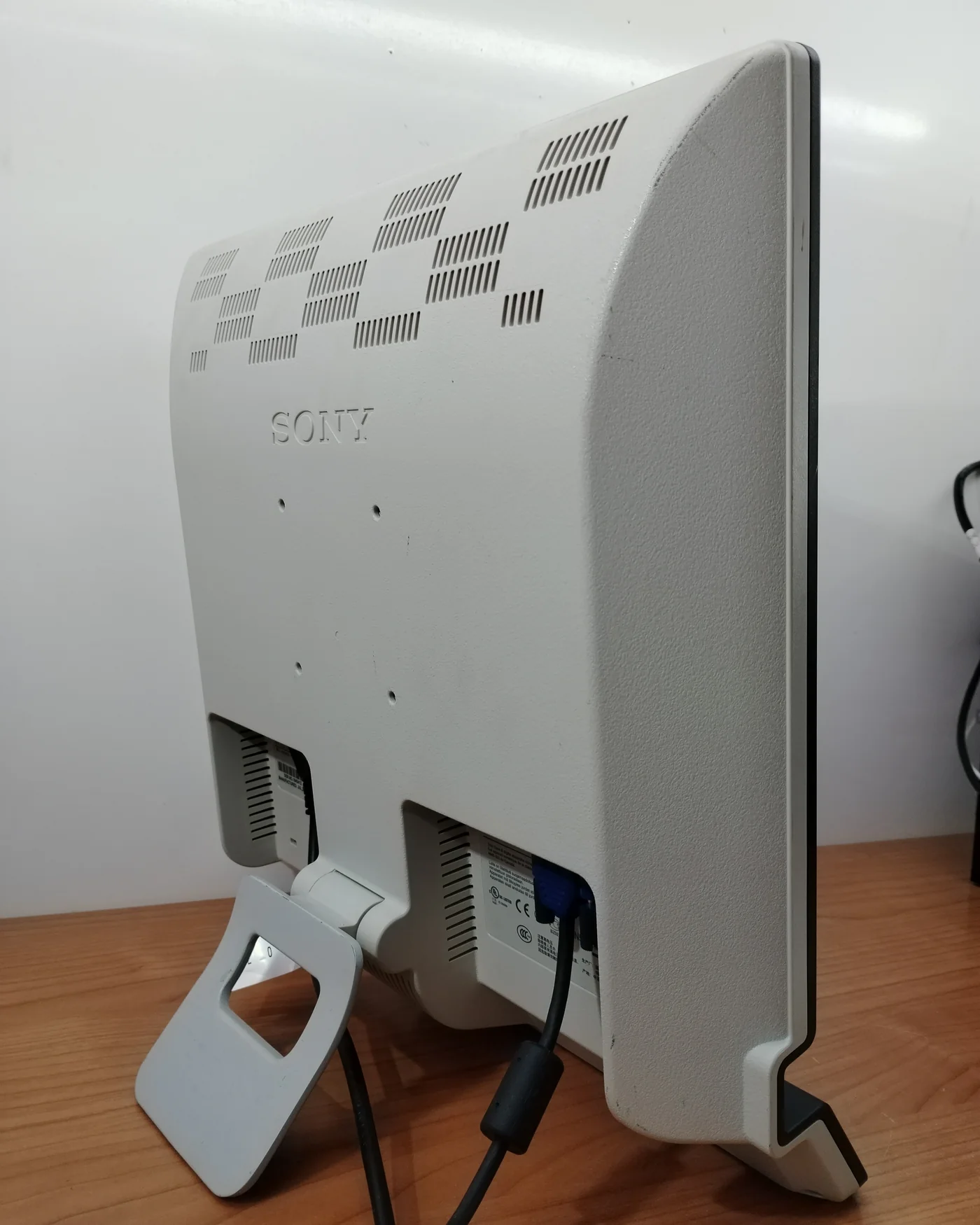 Monitor Sony 17 pulgadas modelo sdm-e76d - imagen 3