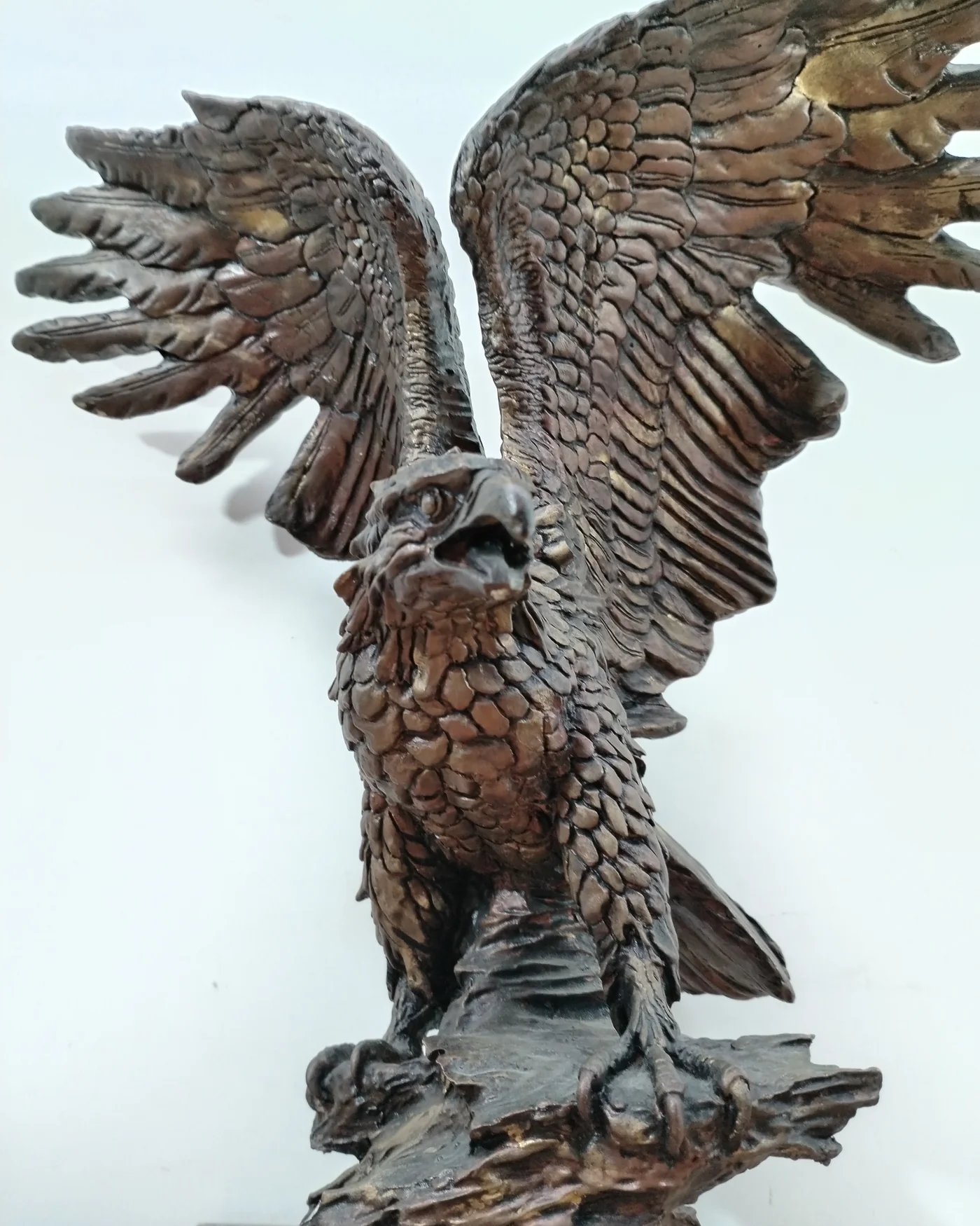 Escultura de águila en resina - imagen 3