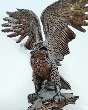 Escultura de águila en resina - miniatura 3