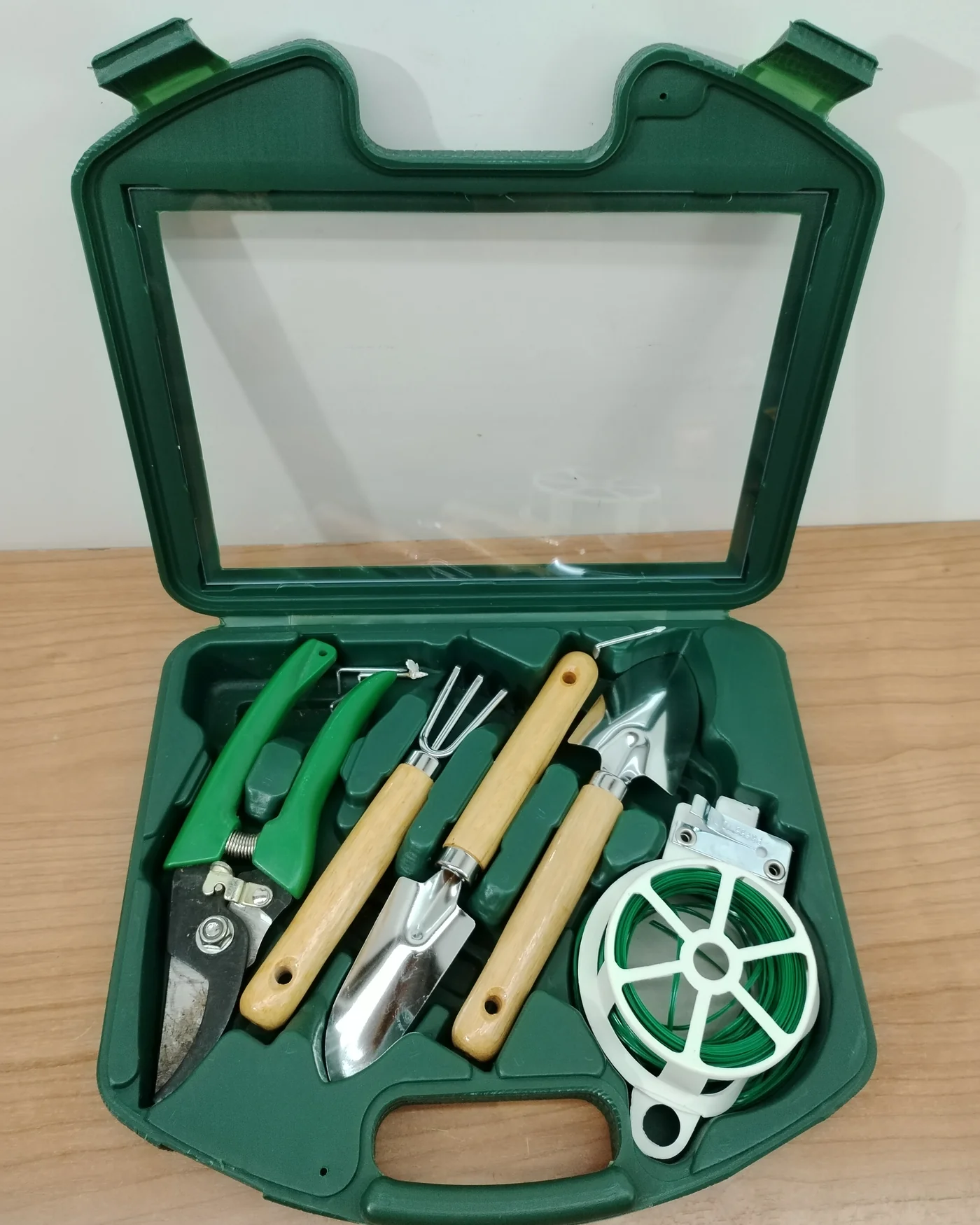 Set de jardinería portátil en maletín - imagen 2