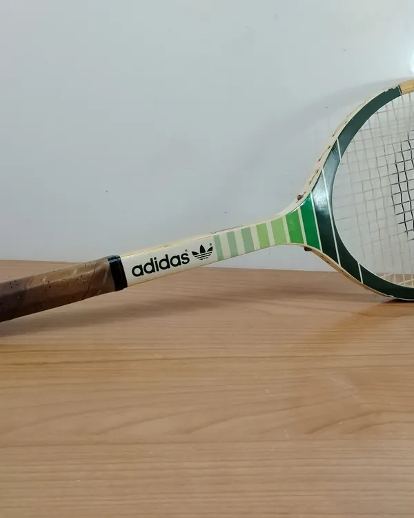 Raqueta de tenis vintage adidas junior con funda