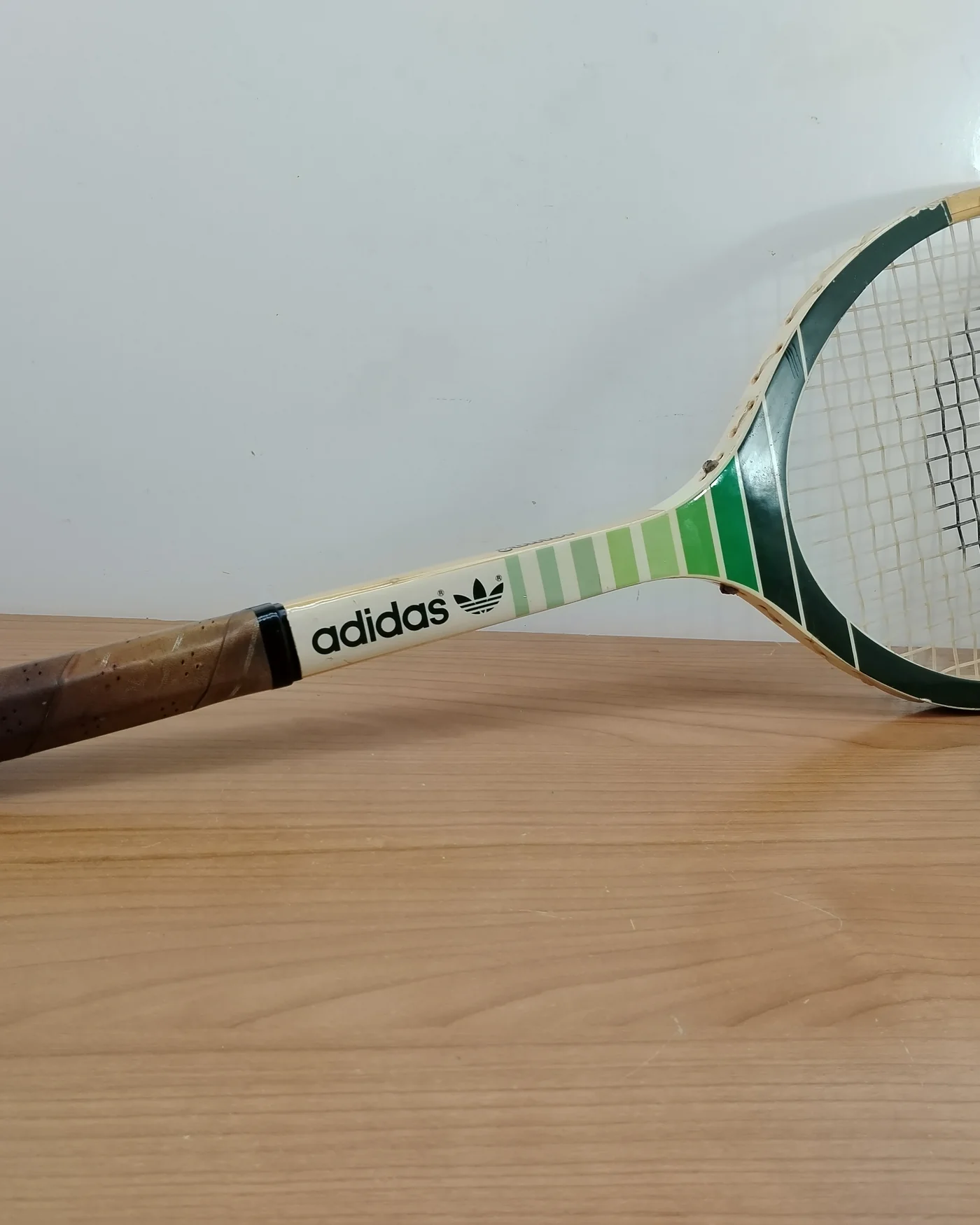 Raqueta de tenis vintage adidas junior con funda - imagen 2
