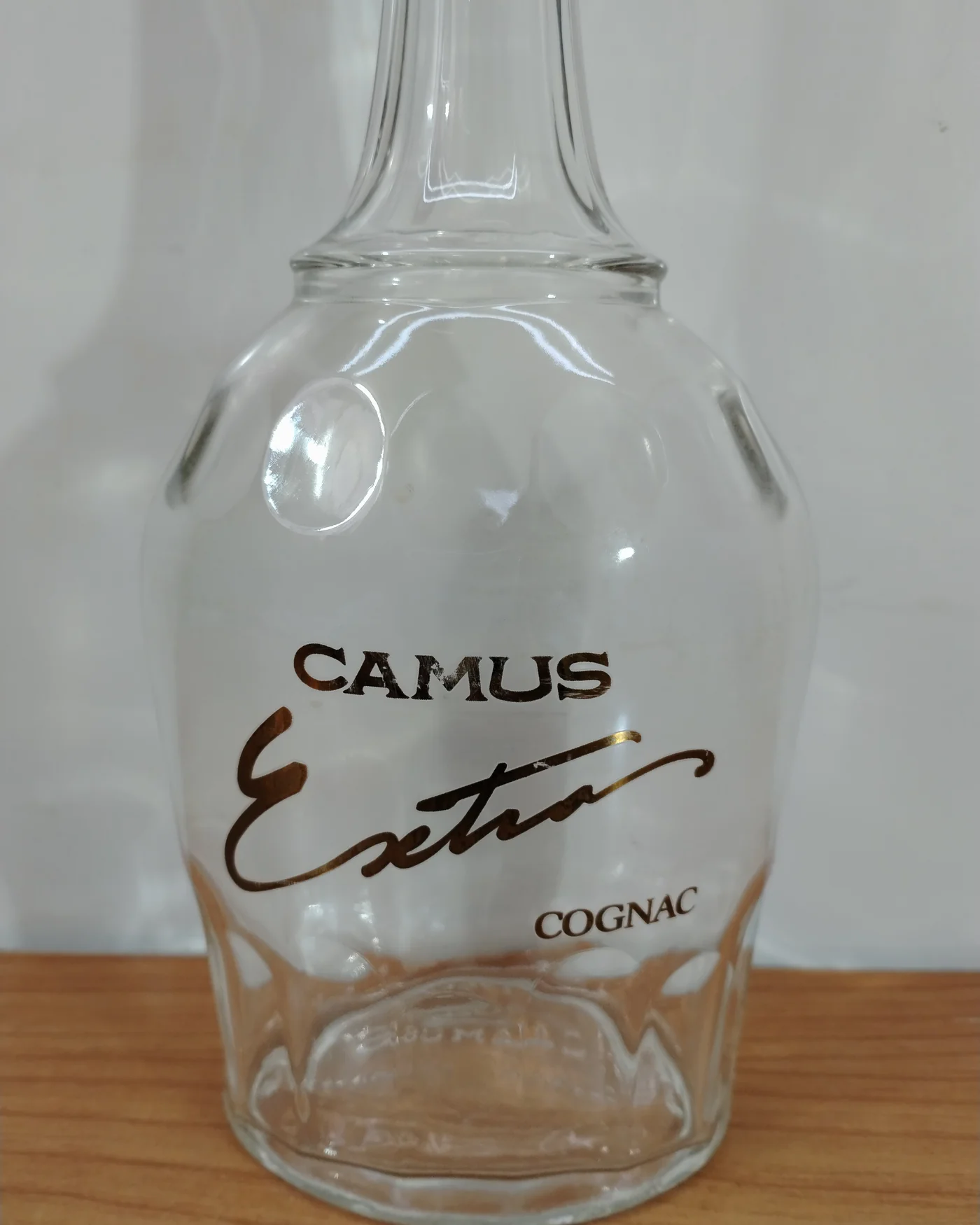 Botella vacía de coñac Camus Extra con tapón de cristal - imagen 2