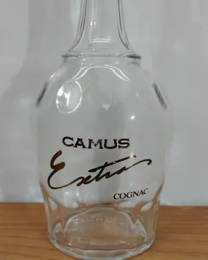 Botella vacía de coñac Camus Extra con tapón de cristal - miniatura 2
