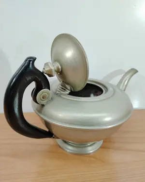Tetera vintage de metal con asa de madera - miniatura 2