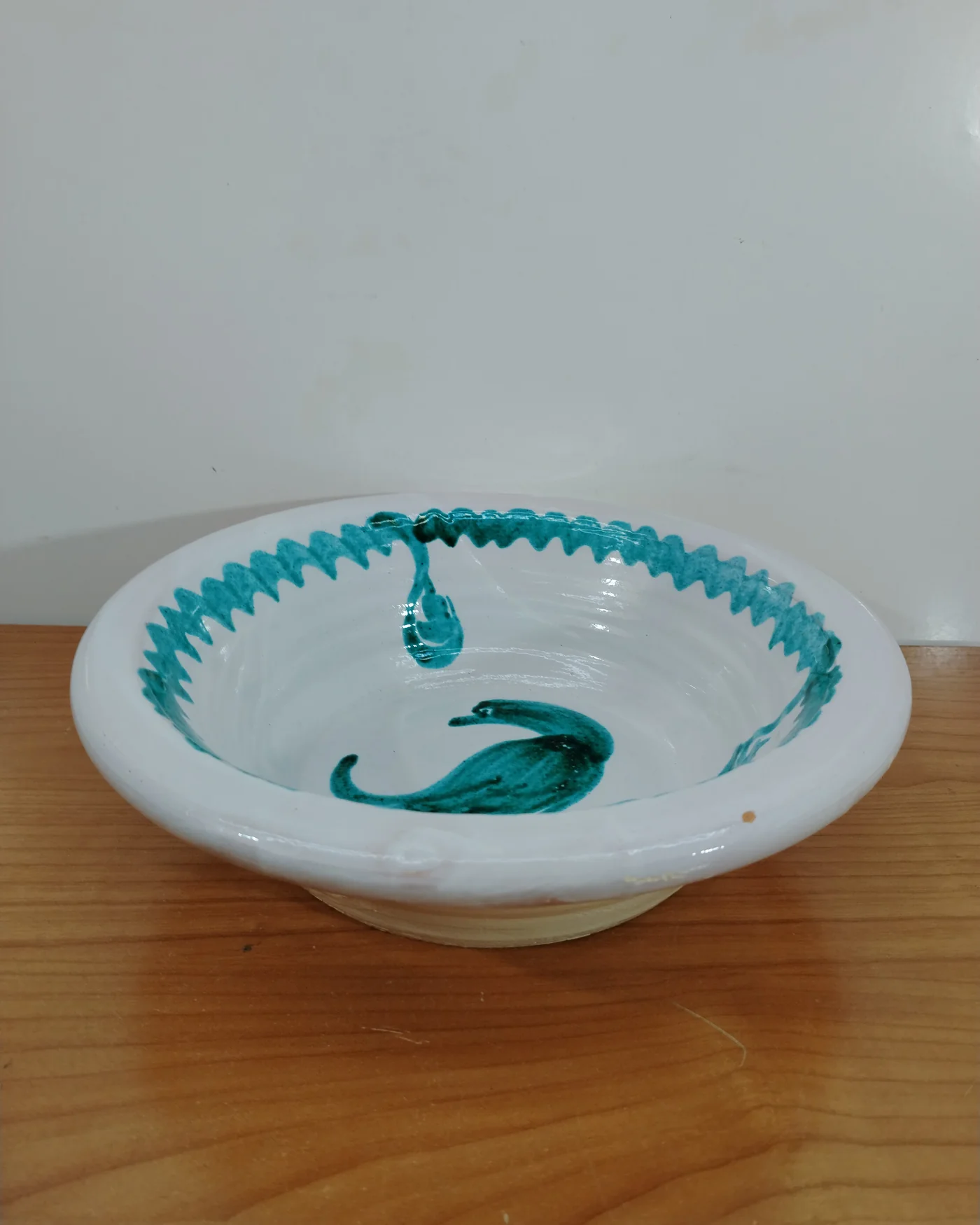 Plato de cerámica pintado a mano con ave - imagen 2