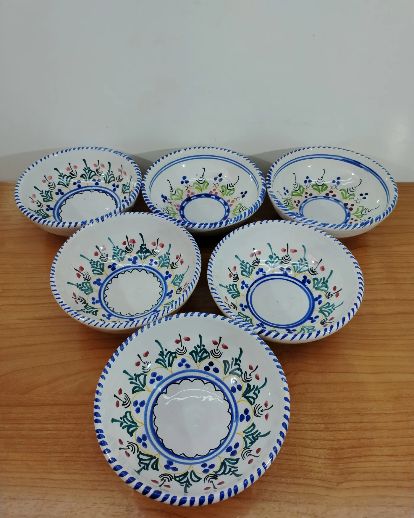 Set de platos de cerámica granadina pintados a mano - imagen 1