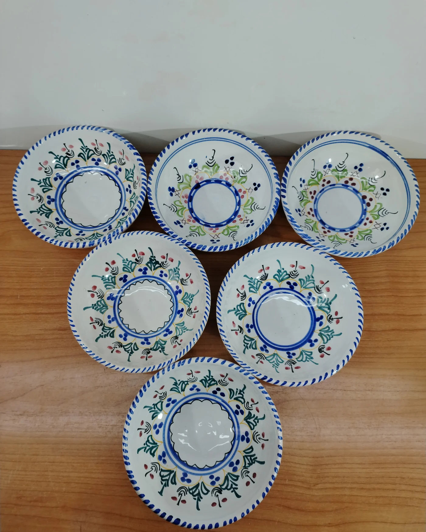 Set de platos de cerámica granadina pintados a mano - imagen 3