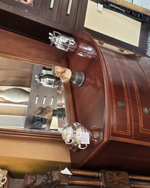 Cómoda de nogal con espejo y marquetería - miniatura 1