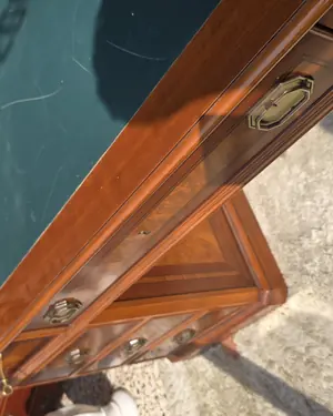 Escritorio clásico de madera con tapa de cuero verde - miniatura 3