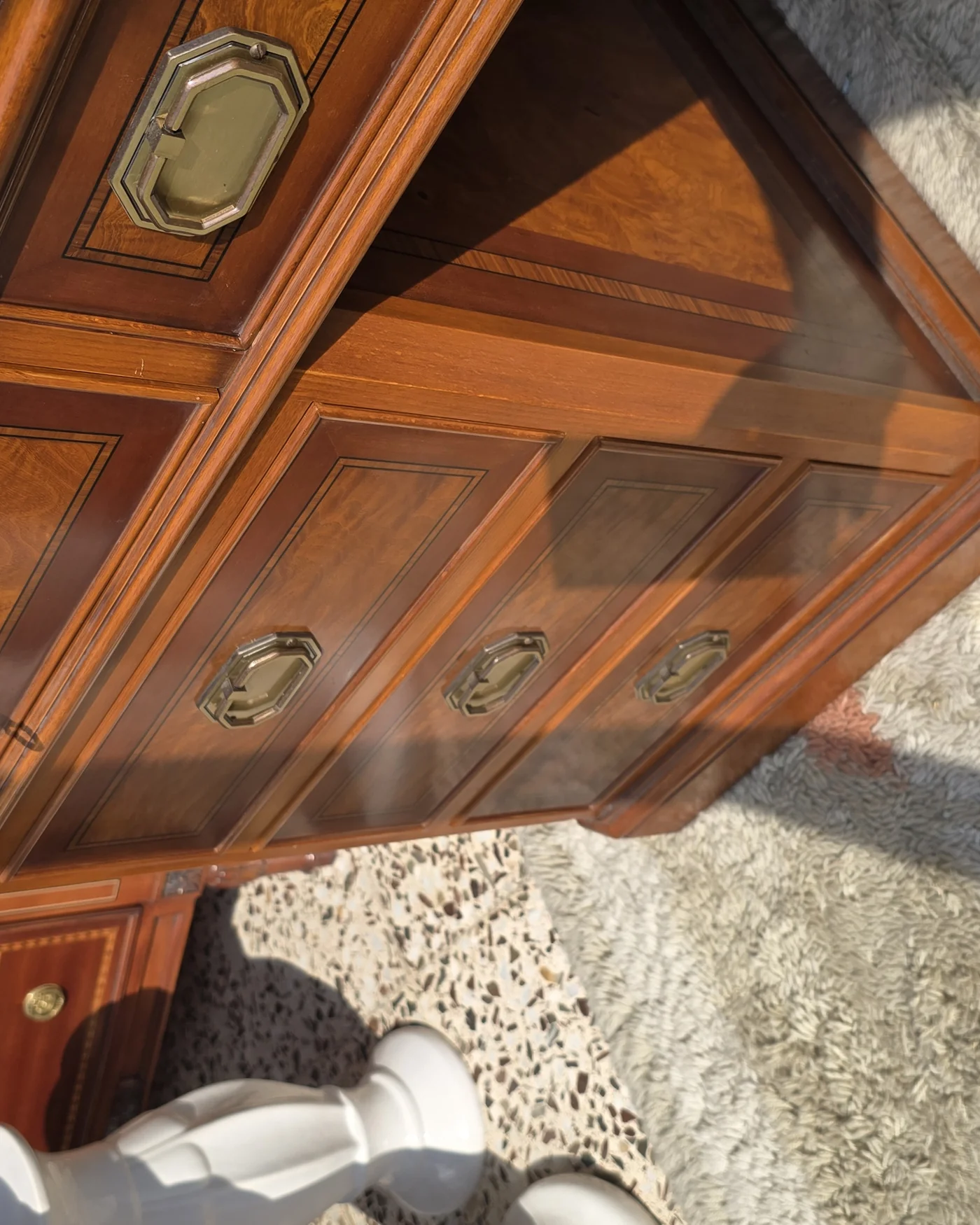 Escritorio clásico de madera con tapa de cuero verde - imagen 4