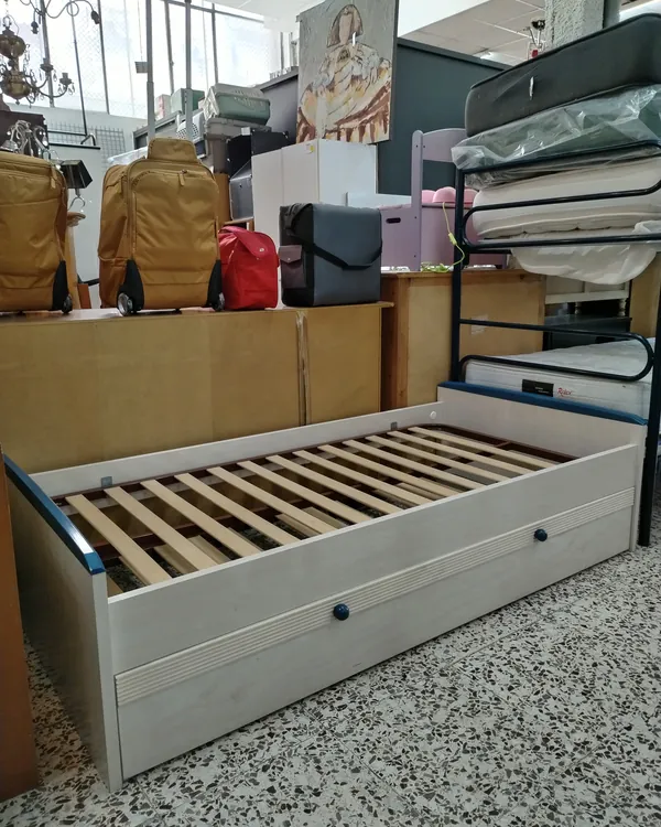 Cama compacta juvenil con cama nido