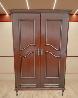 Armario de madera estilo clásico - miniatura 1