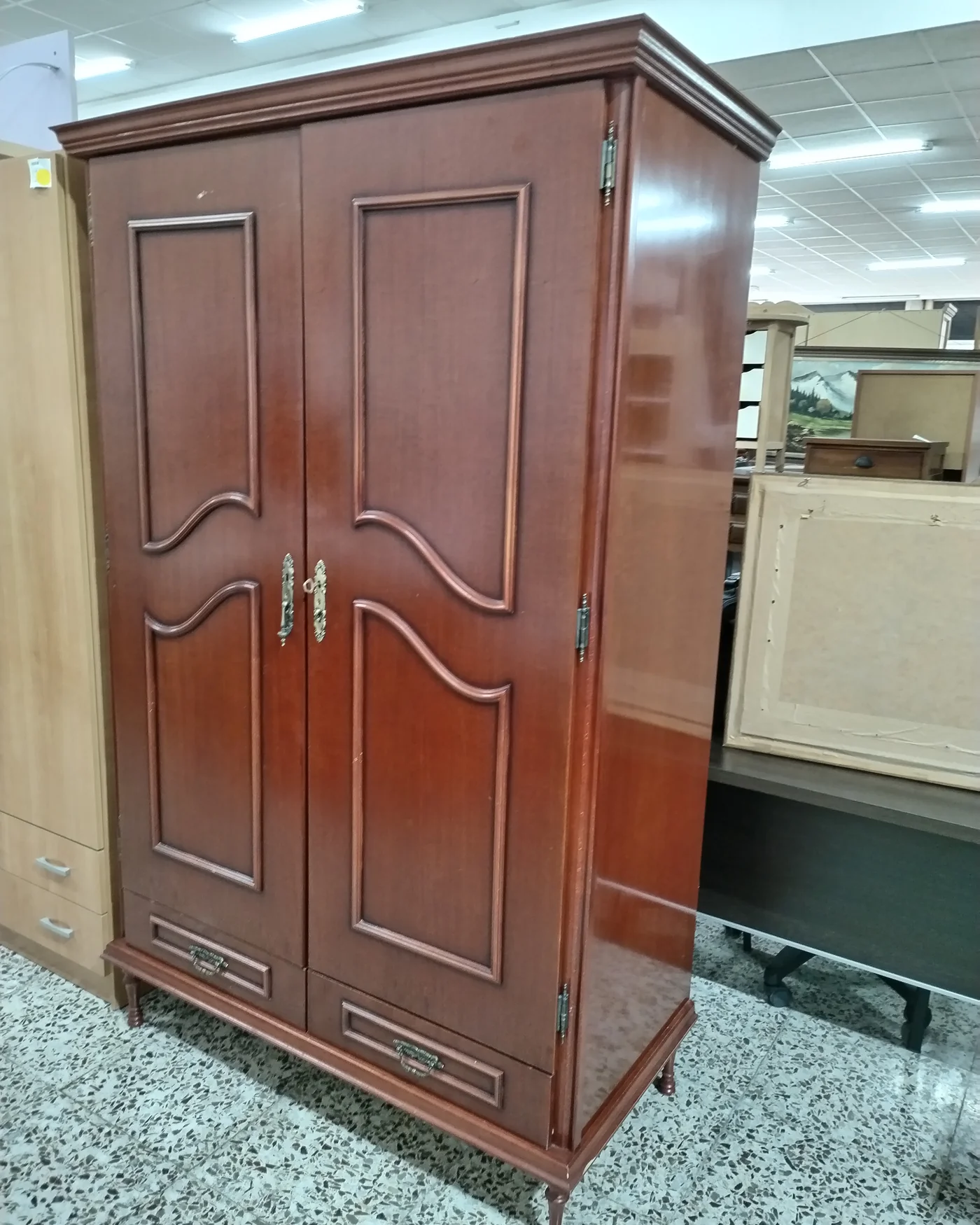 Armario de madera estilo clásico - imagen 2