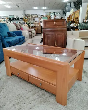 Mesa de centro de madera y cristal con cajones - miniatura 4
