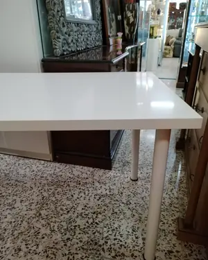 Mesa escritorio blanca con patas cilíndricas - miniatura 3