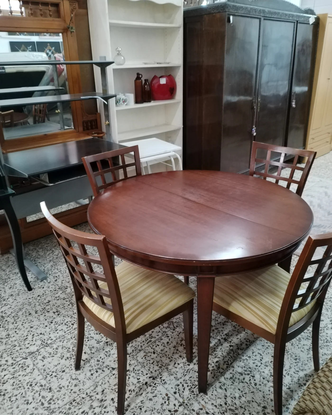 Conjunto de mesa redonda extensible y 4 sillas de madera - imagen 3