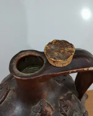 Anfora de cerámica artesanal con soporte de hierro forjado - miniatura 5