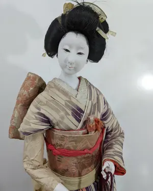 Figura de muñeca geisha japonesa - miniatura 2