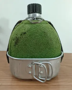 ANTIGUA cANTIMPLORA ALUMINIO VERDE - miniatura 1