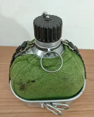 ANTIGUA cANTIMPLORA ALUMINIO VERDE - miniatura 2