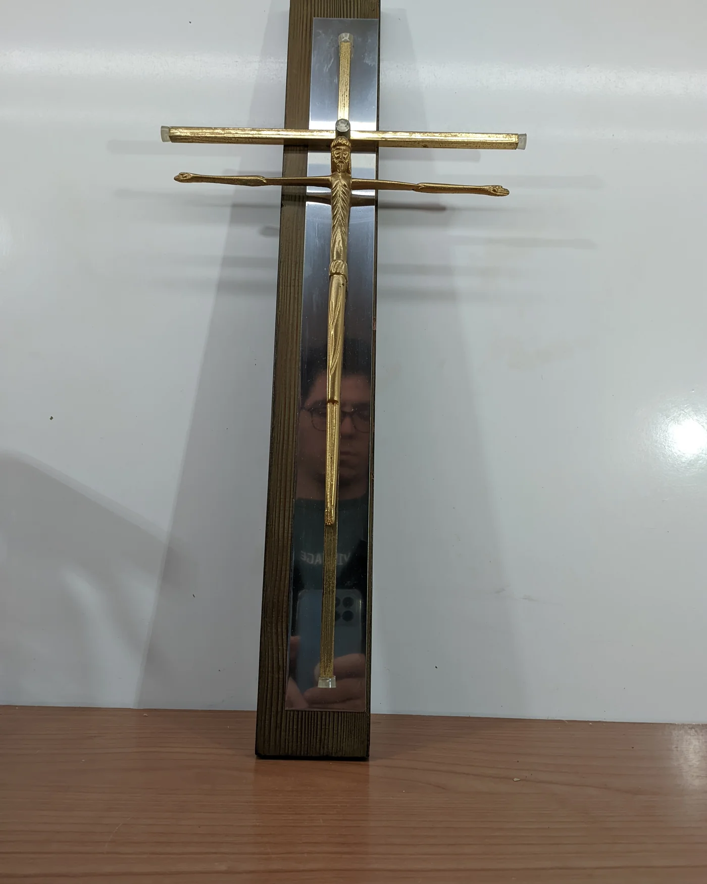 Cristo de madera y bronce - imagen 1