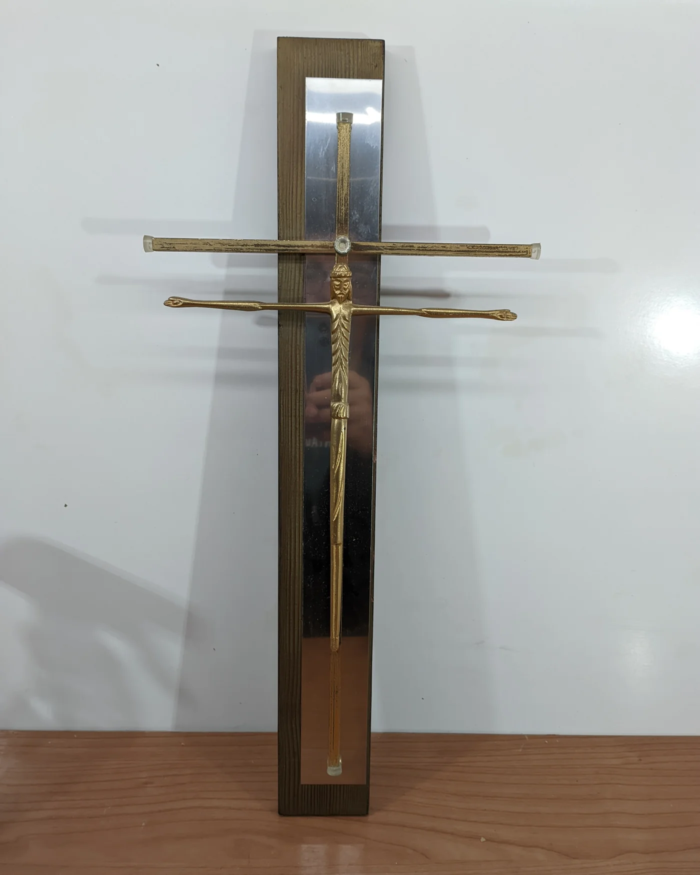Cristo de madera y bronce - imagen 2