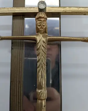 Cristo de madera y bronce - miniatura 3